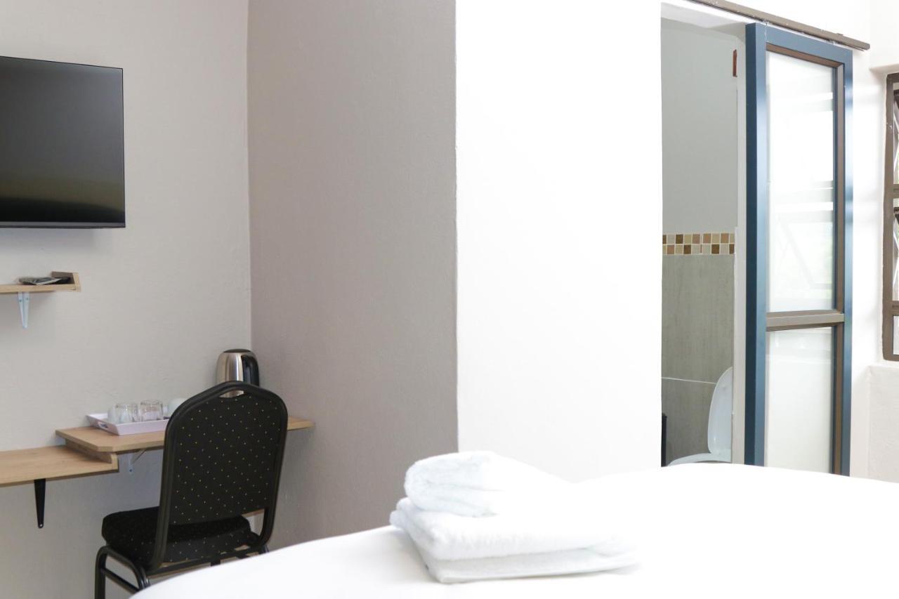 Early Riser Hotel Езулвини Екстериор снимка